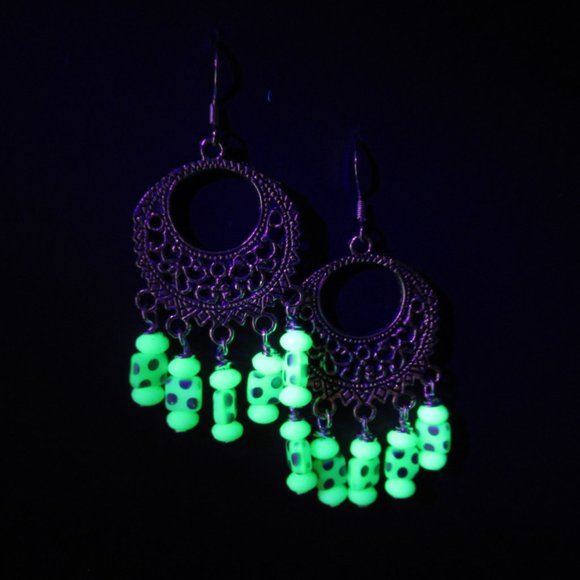 Uranium glass chandelier earrings - Picture 9 of 11